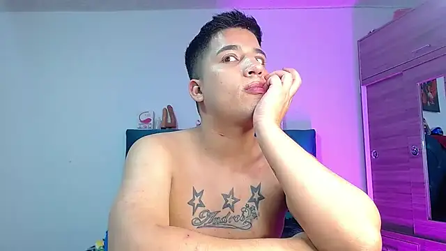 Randy_horny élő XXX-chatje