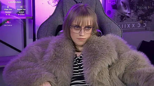 KiraMontoya Adlı Modelin Canlı XXX Sohbeti