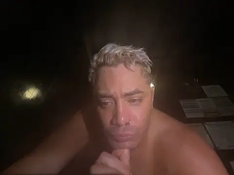 Show modela GirThySamoanSupermanXXL na web-kameri