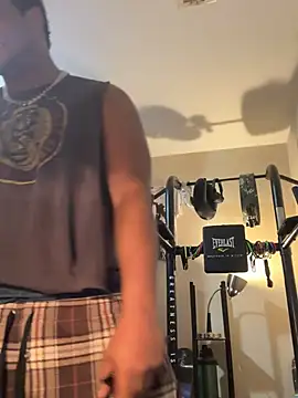 KeYBuMp323: διαδικτυακό σόου στην κάμερα