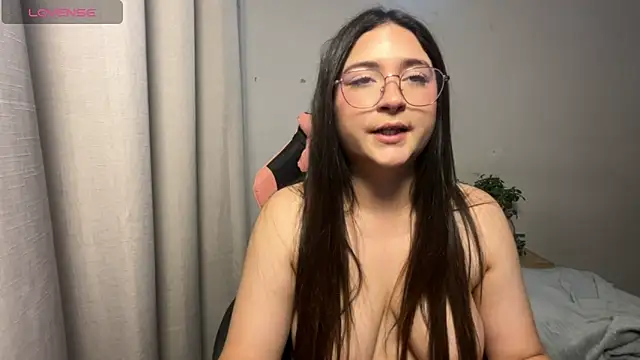 valentinauwu Adlı Modelin Canlı XXX Sohbeti