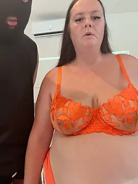 carinabro10 Adlı Modelin Canlı XXX Sohbeti