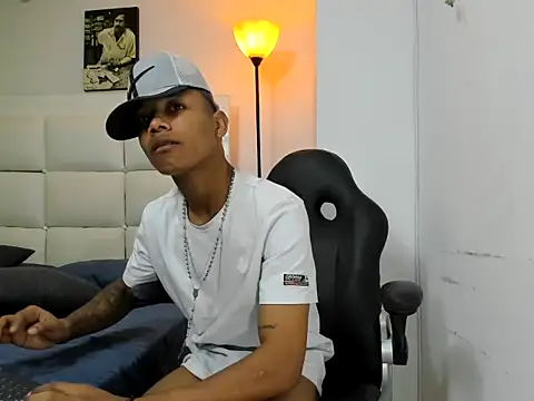 emanuel_23cm Show in webcam