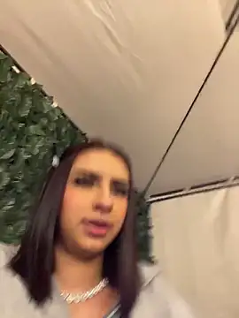 Hilary_pinkk Adlı Modelin Canlı XXX Sohbeti