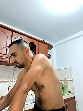 stivenlujan69 Adlı Modelin Canlı XXX Sohbeti