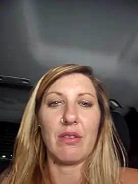 SheIsSomething: απευθείας συνομιλία ΧΧΧ