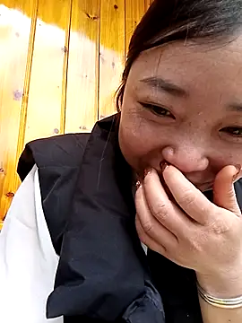 julybe 在線直播表演