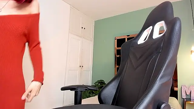 Show modela Justmia69 na web-kameri