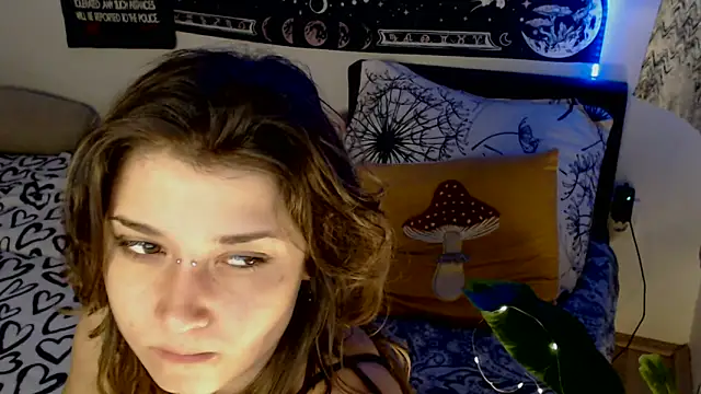 AlienforTwenty Chat XXX live