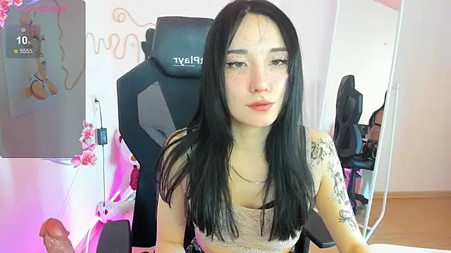 AliceeinWonderlanddd Chat XXX in diretta