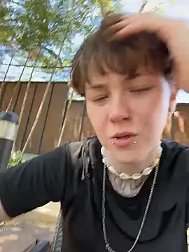 IceMur: διαδικτυακό σόου στην κάμερα