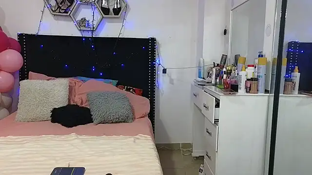 charlotte_077 live XXX chat