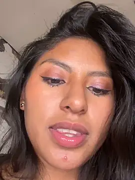 BrunetteBliss69 Adlı Modelin Canlı XXX Sohbeti