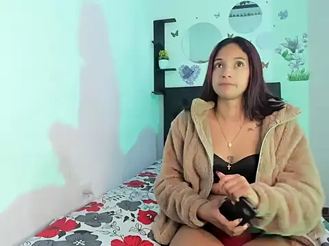 sapphire_brown20 Adlı Modelin Canlı XXX Sohbeti