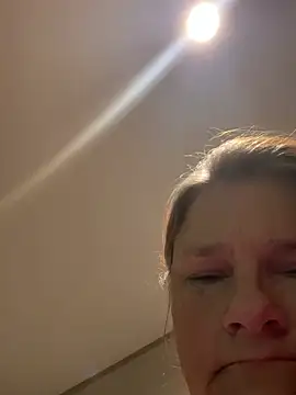 Roxie6989 现场XXX聊天