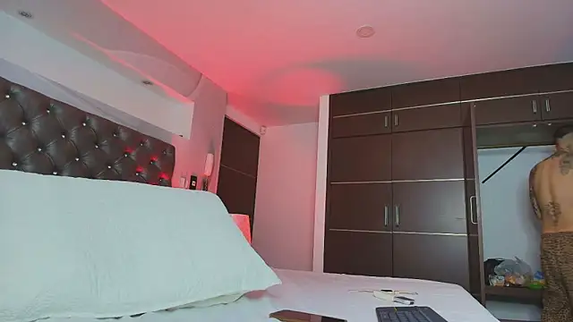 PapiLucca: διαδικτυακό σόου στην κάμερα