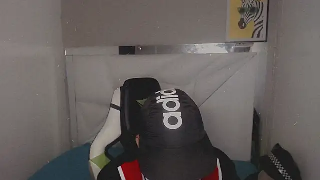 Show modela Street_poemm_ na web-kameri