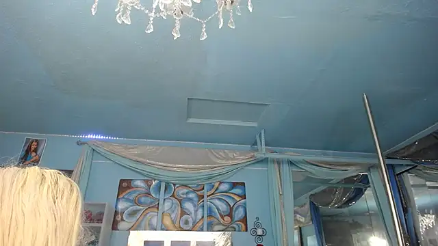 ADRIANNA_FOX élő XXX-chatje