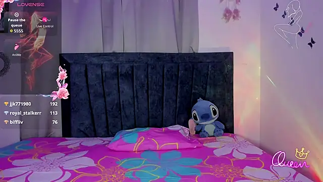 emmie_bunny Show in webcam