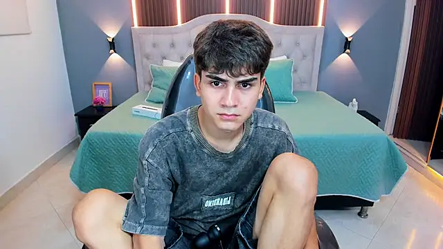 Tommy18__: онлайн-секс-чат