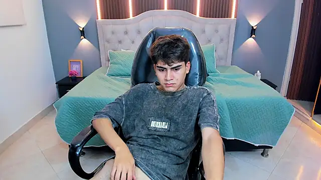 Show modela Tommy18__ na web-kameri