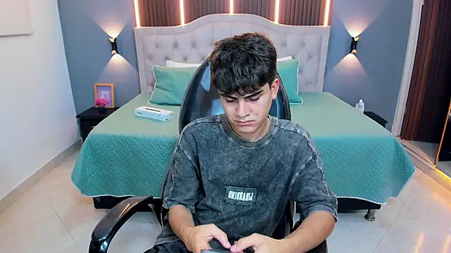 Tommy18__のライブXXXチャット