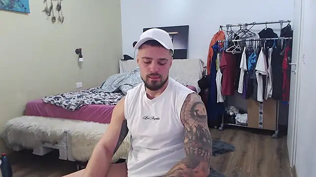 Tiberius_hunk Chat XXX live