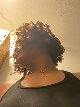 Dellah27 élő XXX-chatje