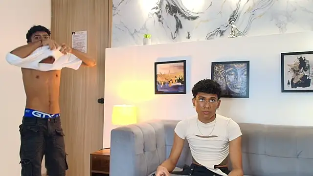 COUPLES_BOYSn Webbikameraesitys