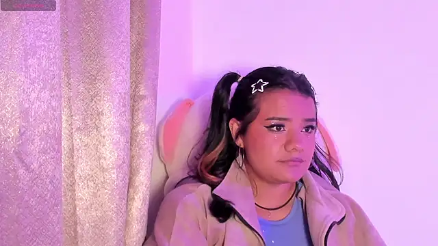 Shophie_thoopson élő XXX-chatje