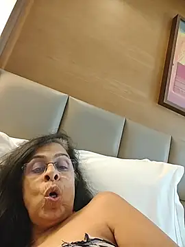 Chat +18 de NakedMILFx ao vivo