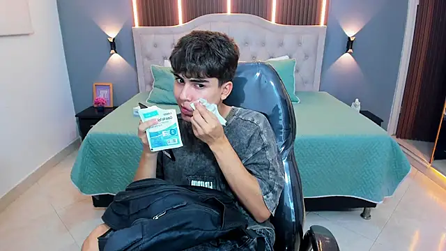 Tommy18__: απευθείας συνομιλία ΧΧΧ