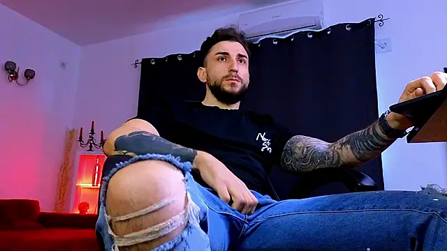 MightyAaron66 Live XXX-chat