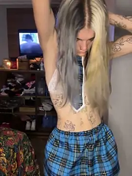 IttyBittyStonien Live XXX chat