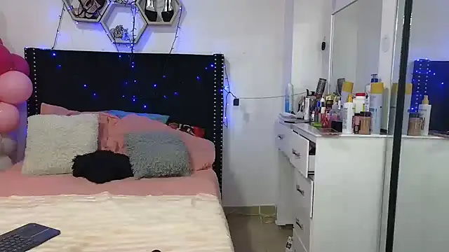 charlotte_077: απευθείας συνομιλία ΧΧΧ