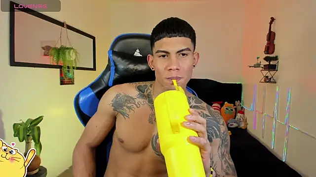 Show modela Damian_latinxxx na web-kameri