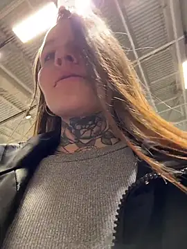 Chat +18 de KishaMur ao vivo