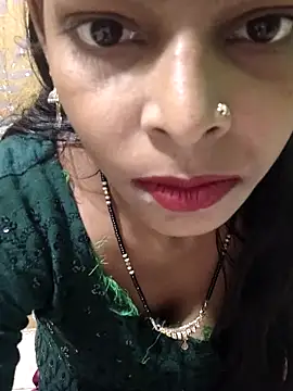 Itz_Aisha__ élő XXX-chatje