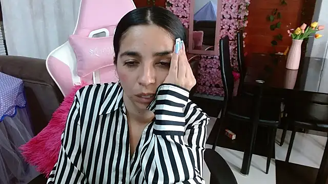 kendall_all4u Adlı Modelin Canlı XXX Sohbeti