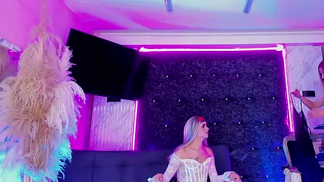 Queens_Wonders_Blonders Webcam-Show