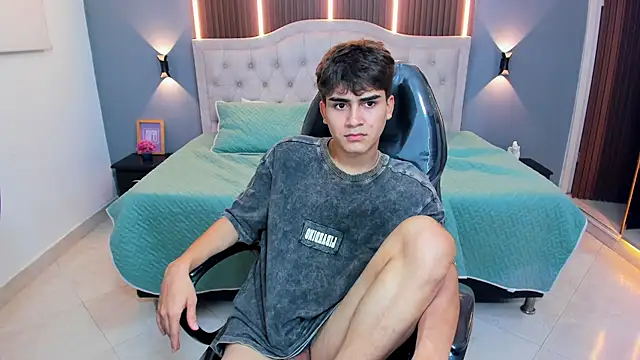 Tommy18__ 现场XXX聊天