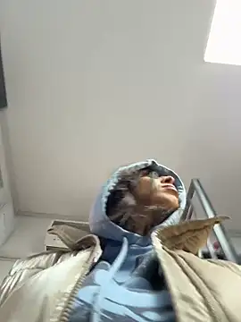 Almmaxxxx Adlı Modelin Canlı XXX Sohbeti