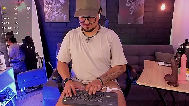 DaviidEvans_ élő XXX-chatje