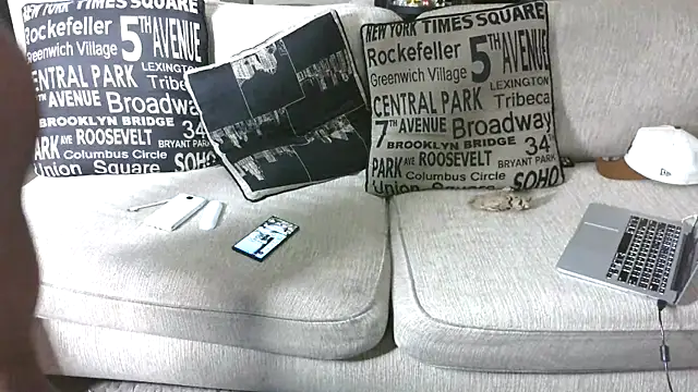 Pokazy przed kamerką – Reallyhuge81