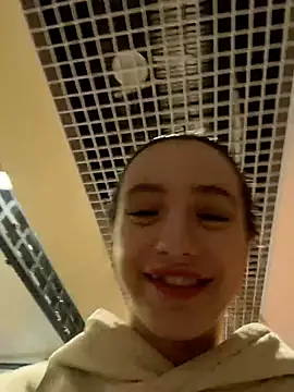 MiaTee 现场XXX聊天