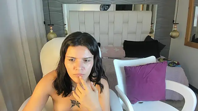 Chat XXX ao vivo de Veyra_Thaliaa