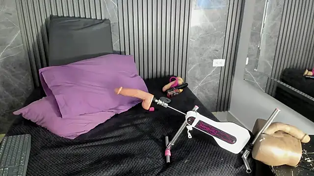 XXX chat uživo modela SaraiEvans