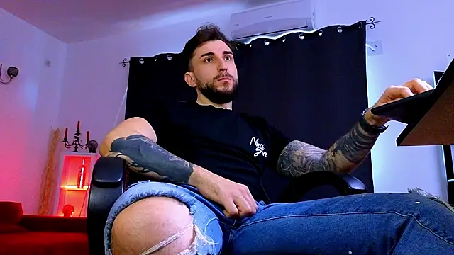 MightyAaron66 Chat XXX in diretta