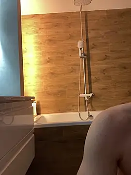 knyazi: διαδικτυακό σόου στην κάμερα