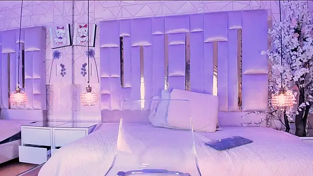 Naomistart élő XXX-chatje